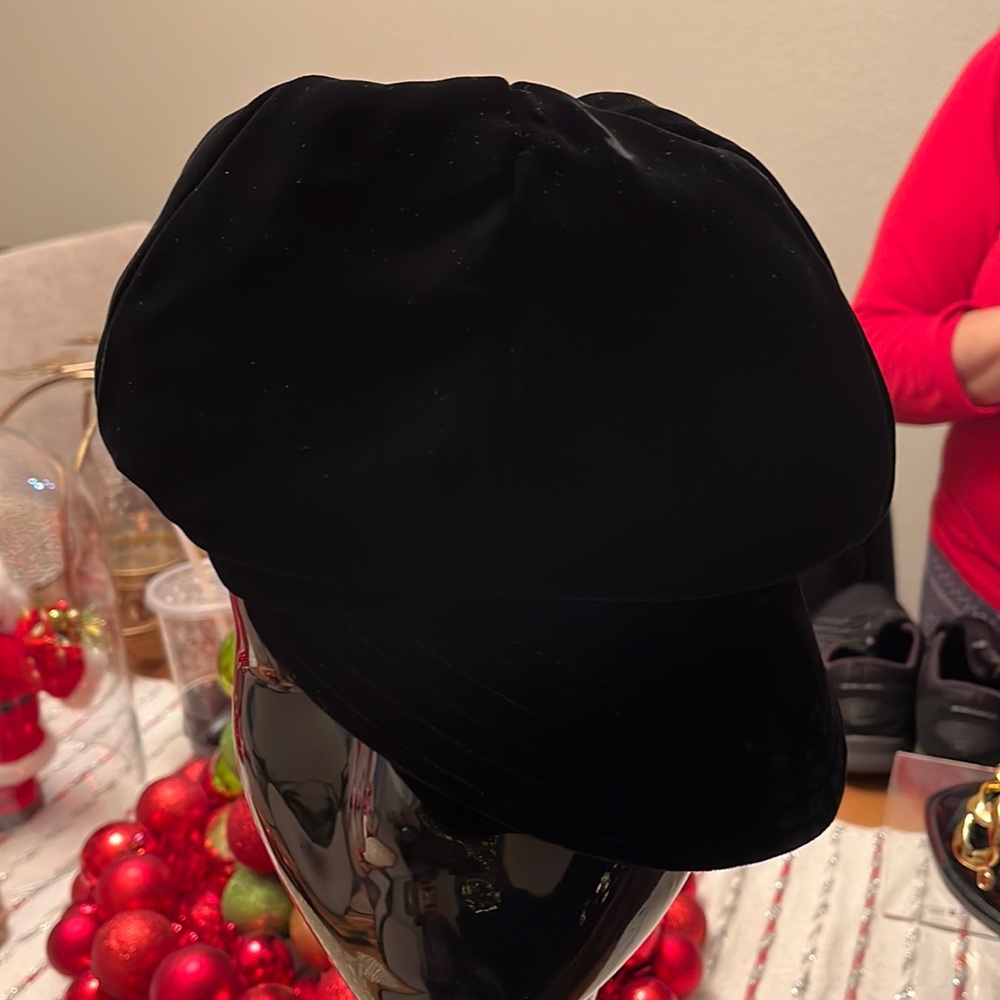 NWOT Neusteters Valvet Hat Girls